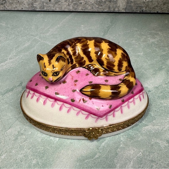 Limoges Other - Limoges Tiffany and Co hand painted cat trinket box pink blanket orange cat
